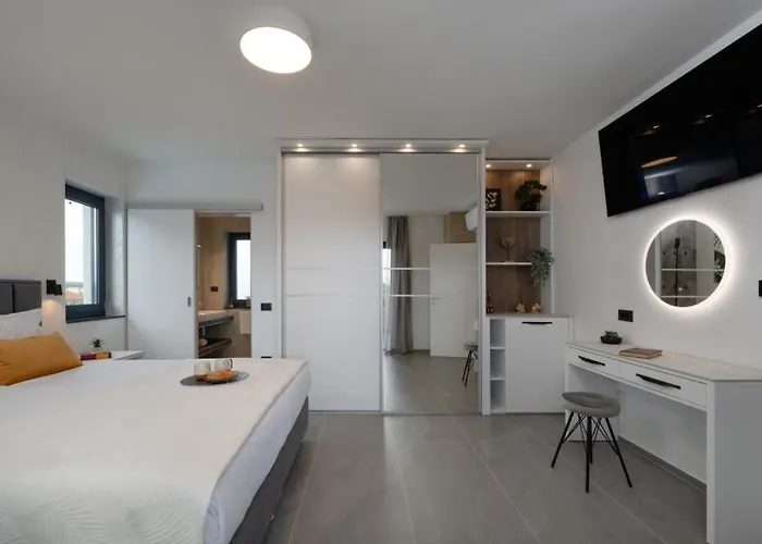 Antares By Guide Villa Pula